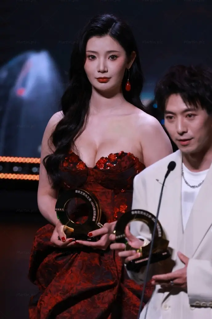 某汽车旅馆监控拍摄的诡异画面